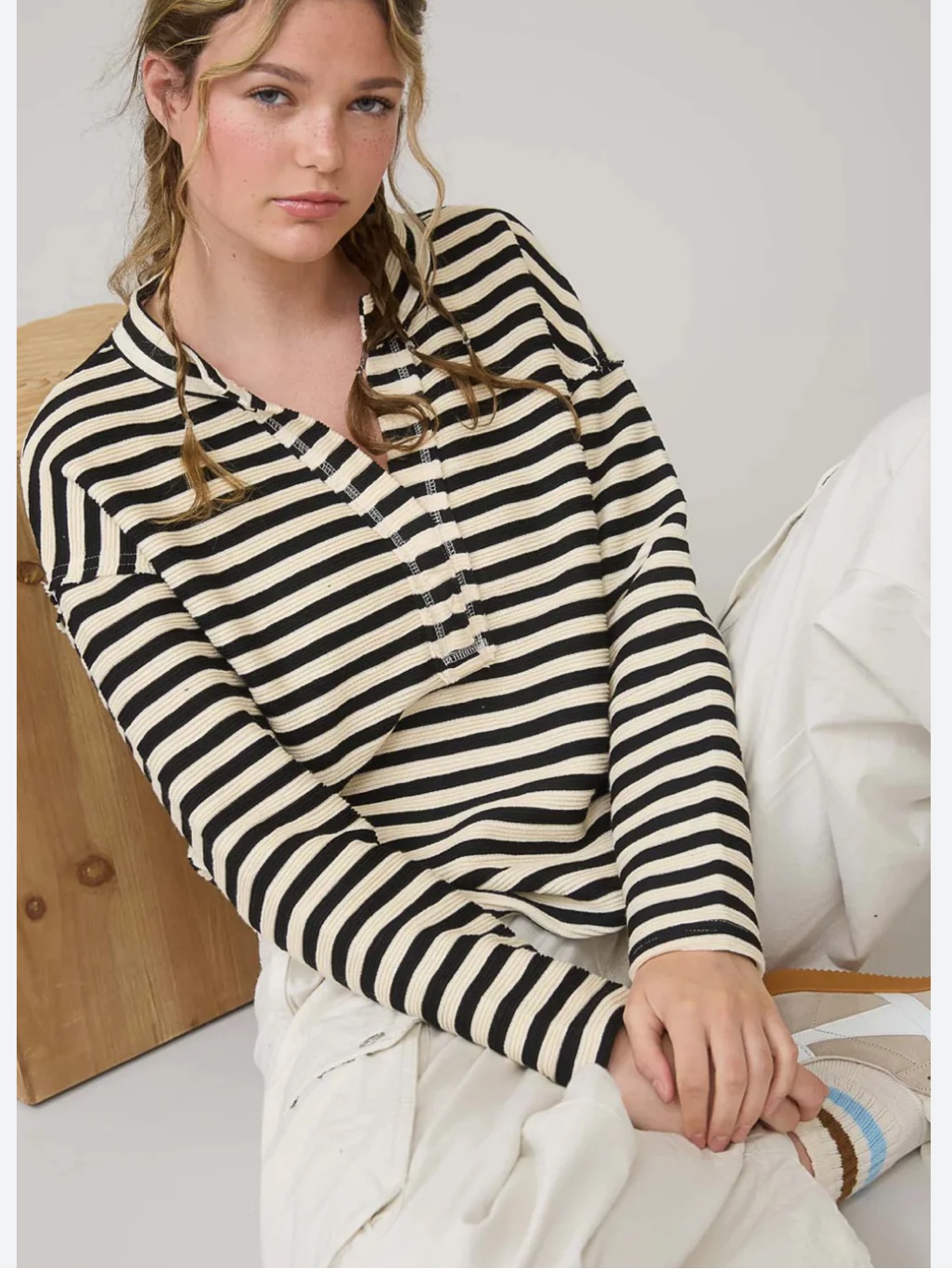 Blu Pepper Ivory Black Striped Exposed Hem V Neck Long Sleeve Sweater Size Large